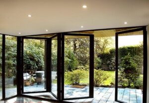 kinh nghiệm thi công cửa nhôm kính giả rẻ